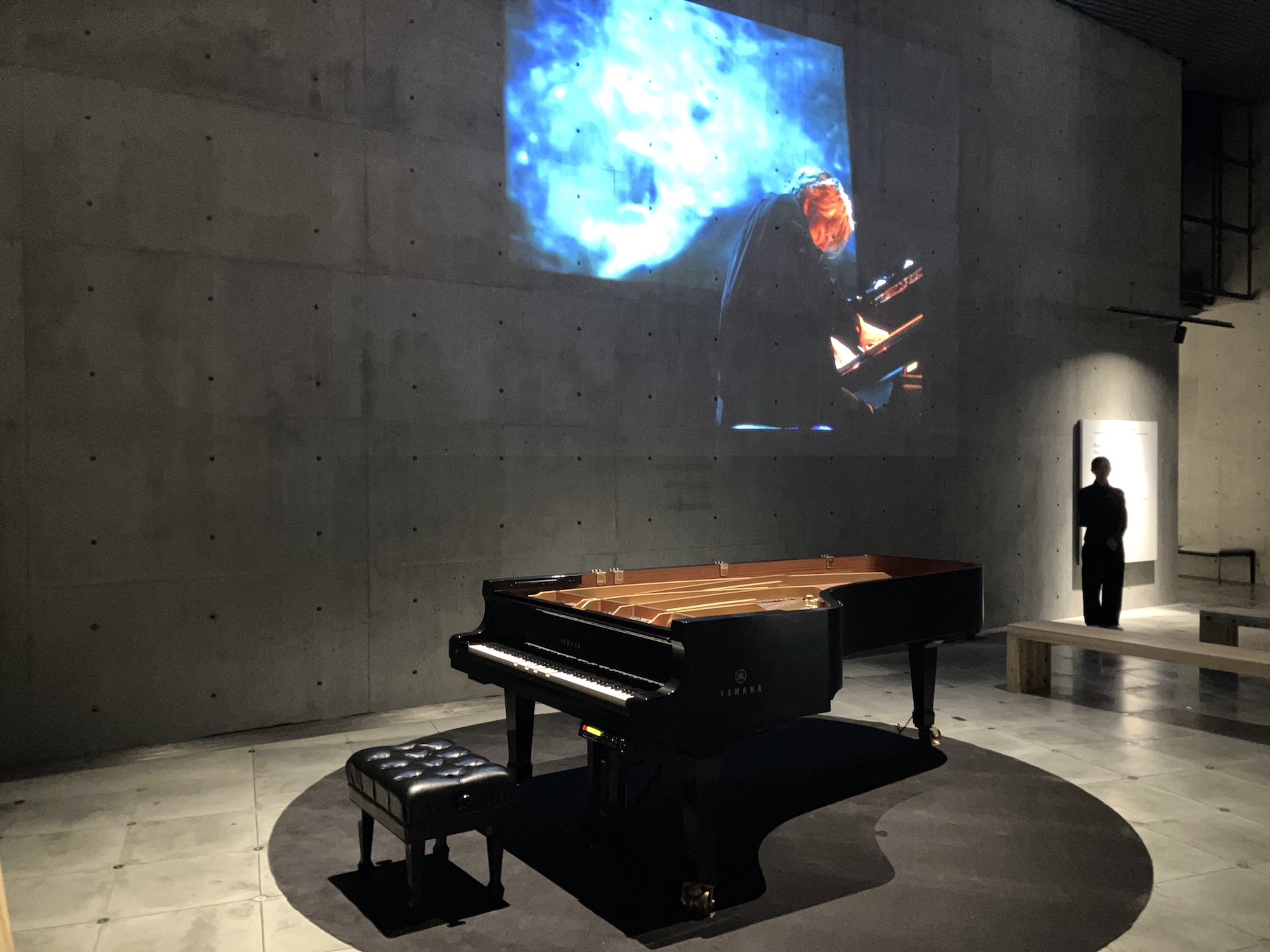 坂本龍一 「SAKAMOTO PLAYS SAKAMOTO」 額装 sakamotocommon OSAKA ｜ VS. | うめきた「グラングリーン大阪