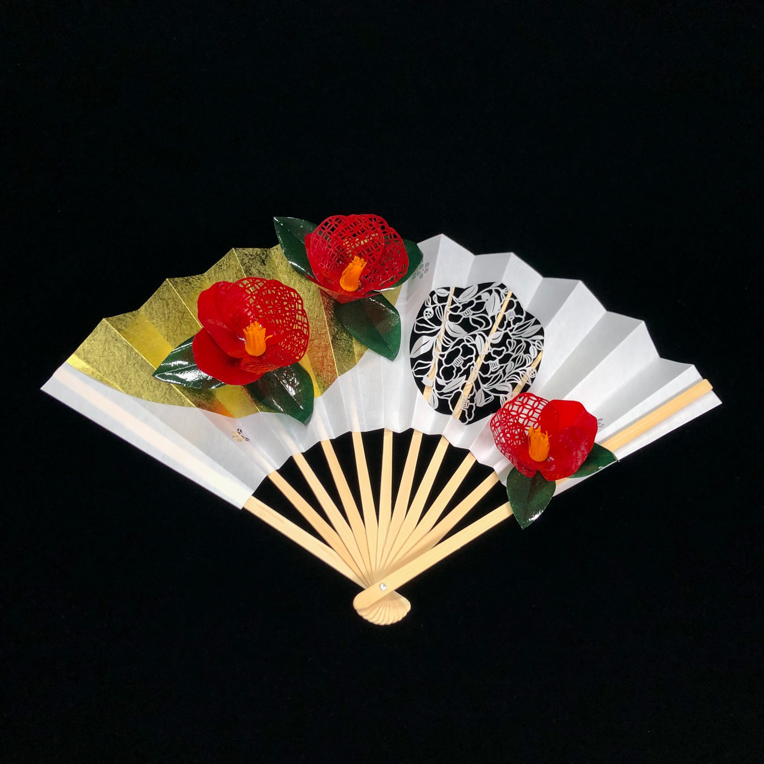 濱直史 「扇子切り絵」 （GALLERY リトルハイ） ｜Tokyo Art Beat