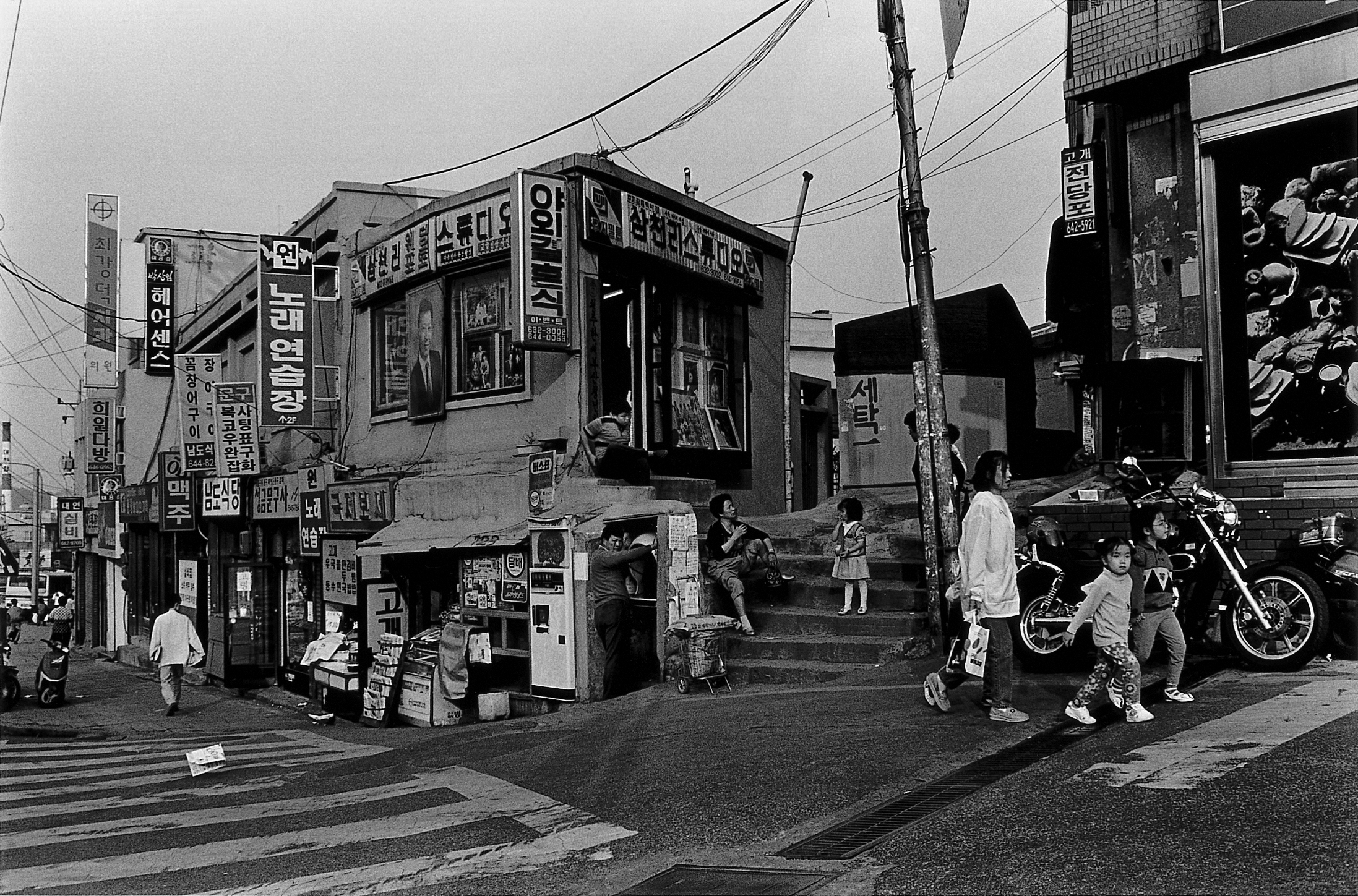 尾仲浩二 「10 Days 釜山 1996年」 （ギャラリー・ソラリス） ｜Tokyo