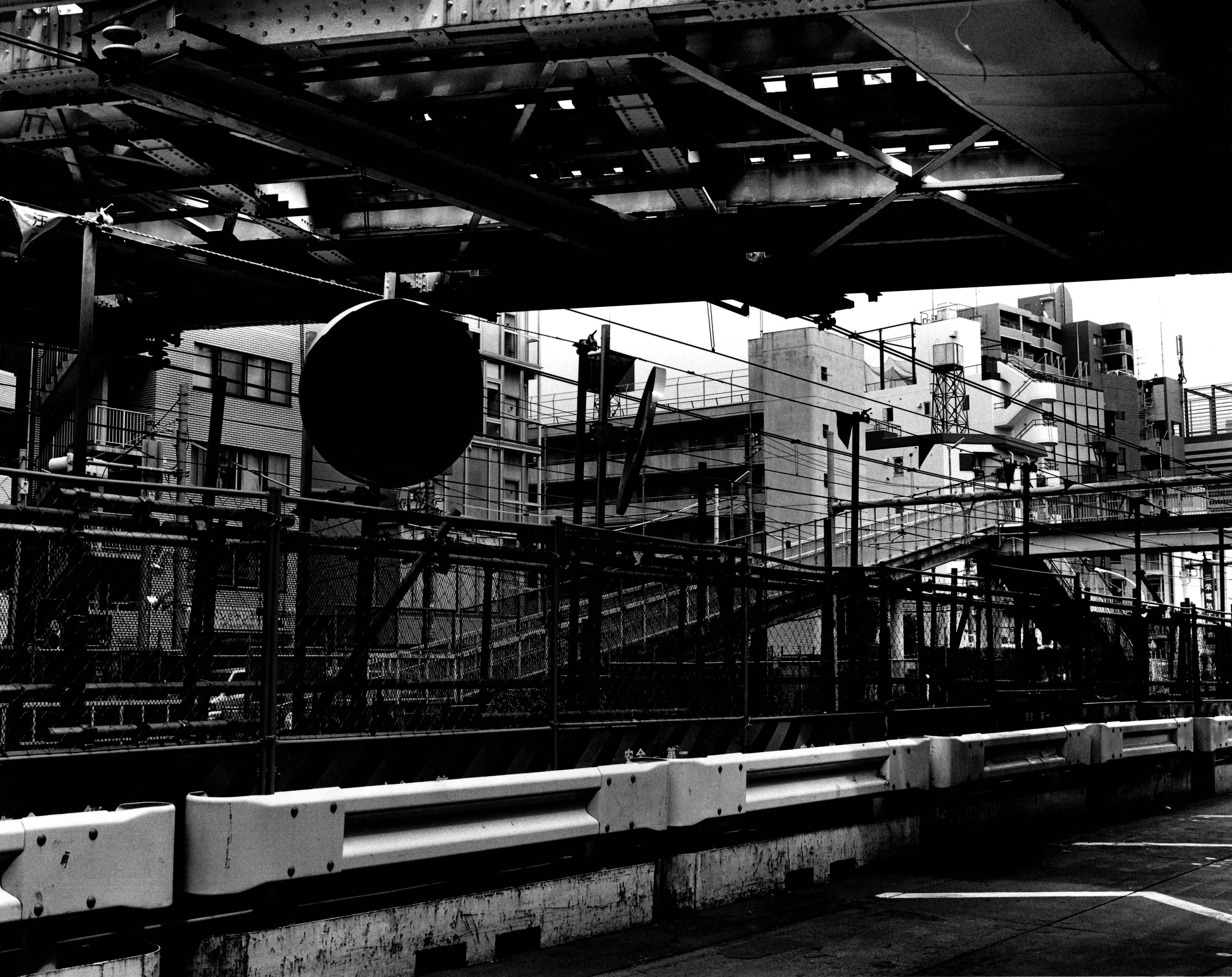 金村修 in-between 写真集【サイン】 in-between 13人の写真家 25ヵ国