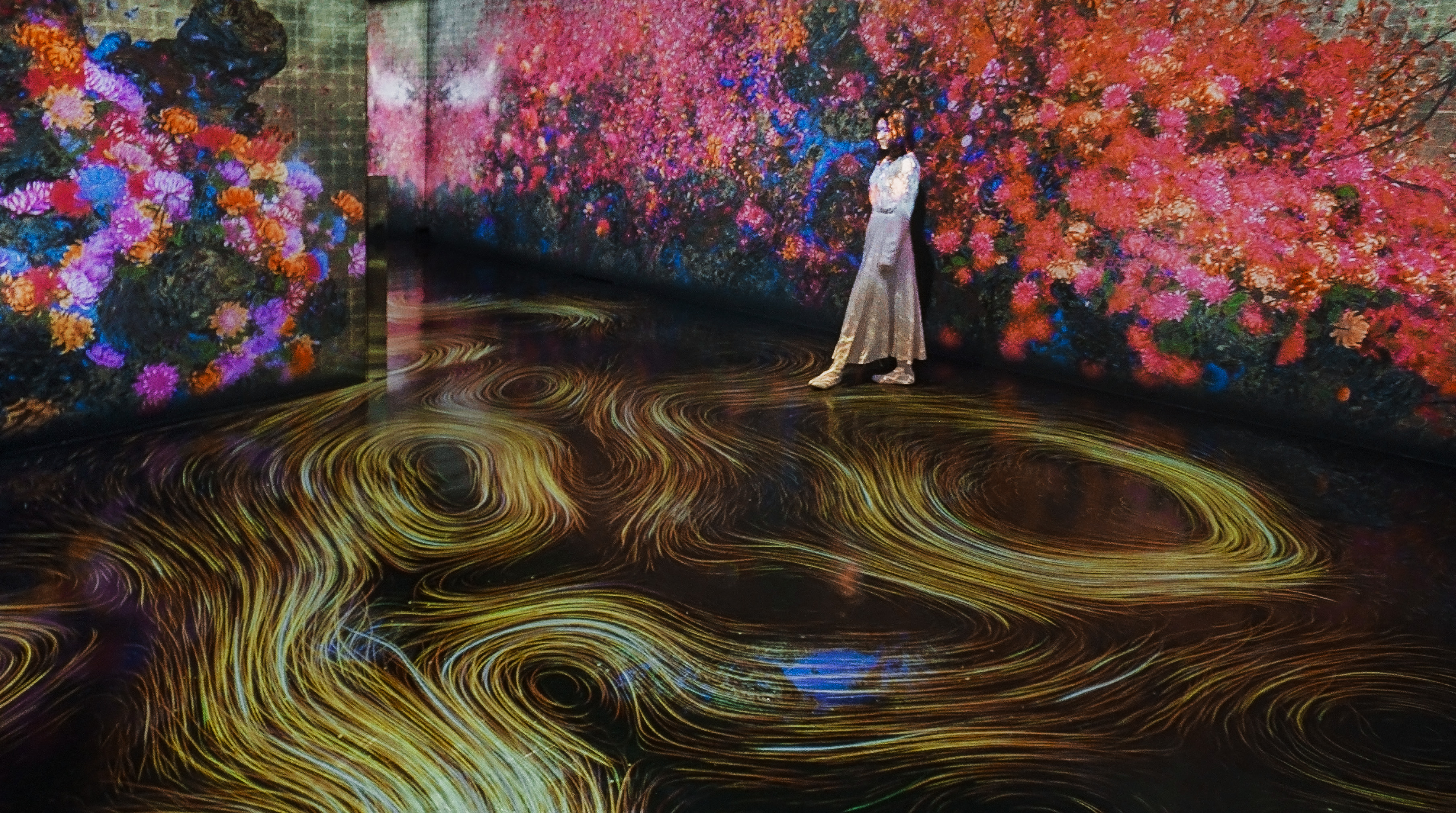 Galaxy ＆ チームラボ：永遠の今の中で連続する生と死」 （Galaxy