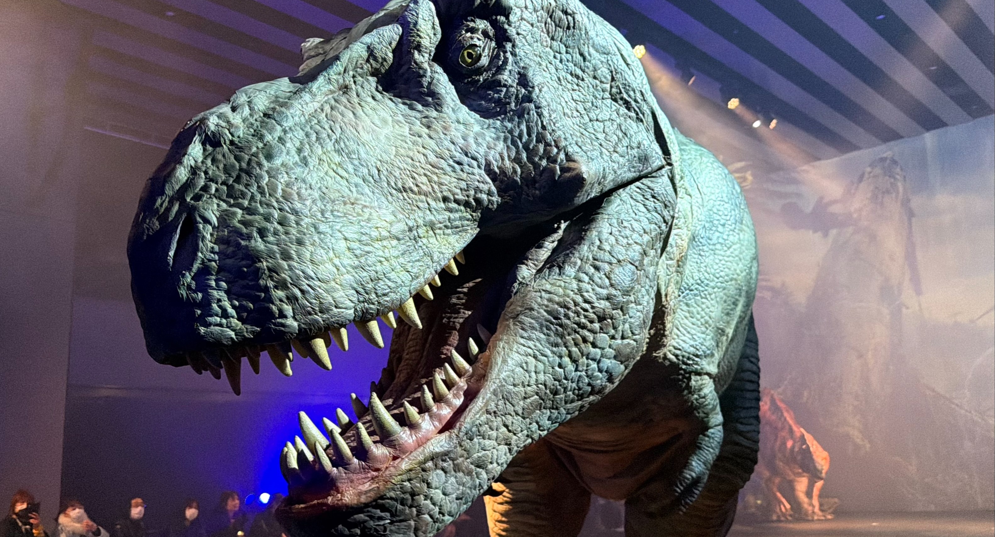 リアルな恐竜たちが繰り広げた3日間。大人のための恐竜体験「DINOSAUR