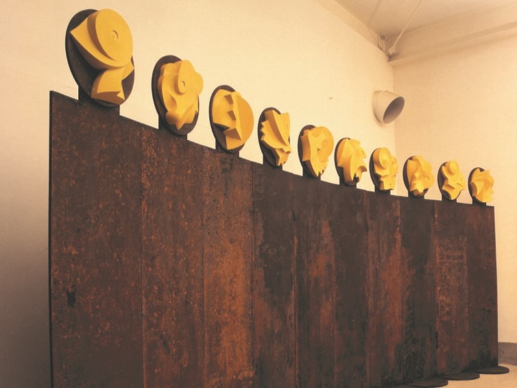 土から生まれるいのち -彫刻家セツ・スズキと中国玉石作品展