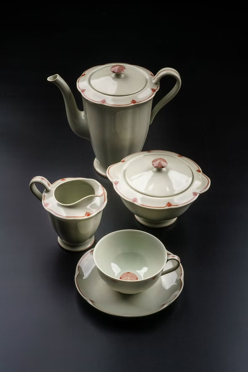 スザンヌ・ラリックのアール・デコ ー 陶磁器の絵付けと父ルネとの