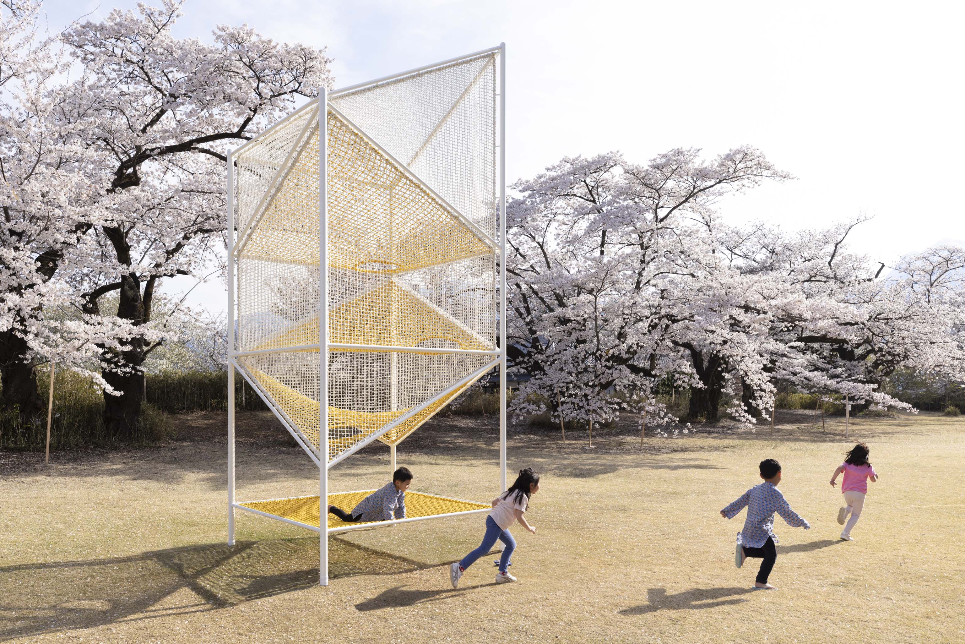 山梨・清春芸術村に子供のための建築が完成！ 第一弾は、建築家の内田
