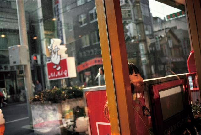 牛腸茂雄　写真集　見慣れた街の中で　限定500部 Amazon.co.jp: 私家版 限定500部『見慣れた街の中で 牛腸茂雄