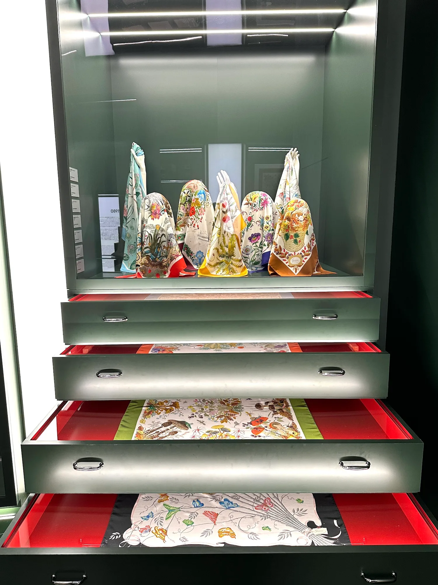 会場風景あり】グッチの世界巡回展が京都で開催中。「GUCCI COSMOS」が