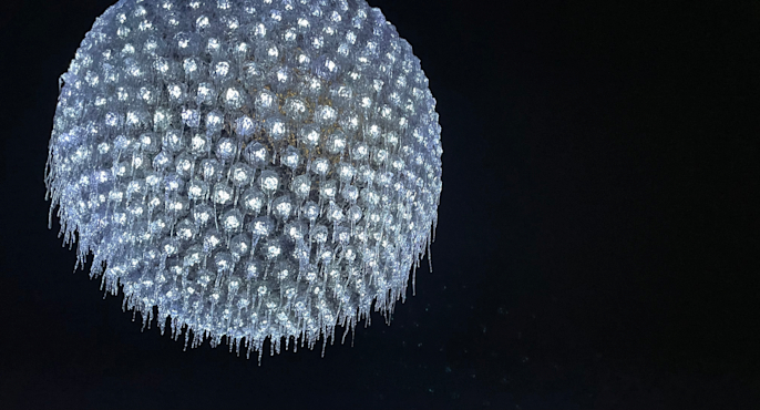 ロエベと「スナ・フジタ」がSS24プレコレクションでコラボ。店頭および