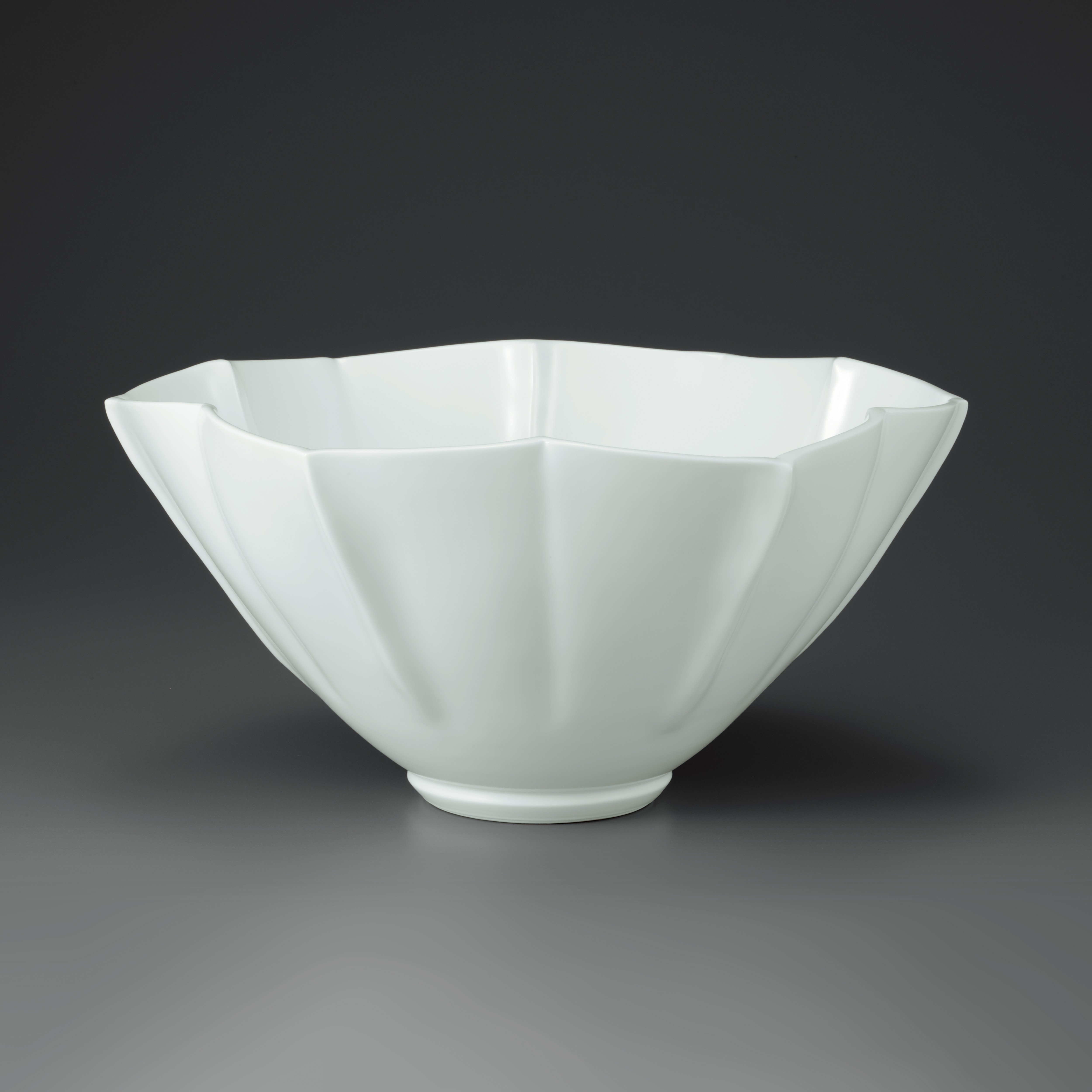 Manji Inoue White Porcelain Exhibition: The Blue Ocean Waves of My