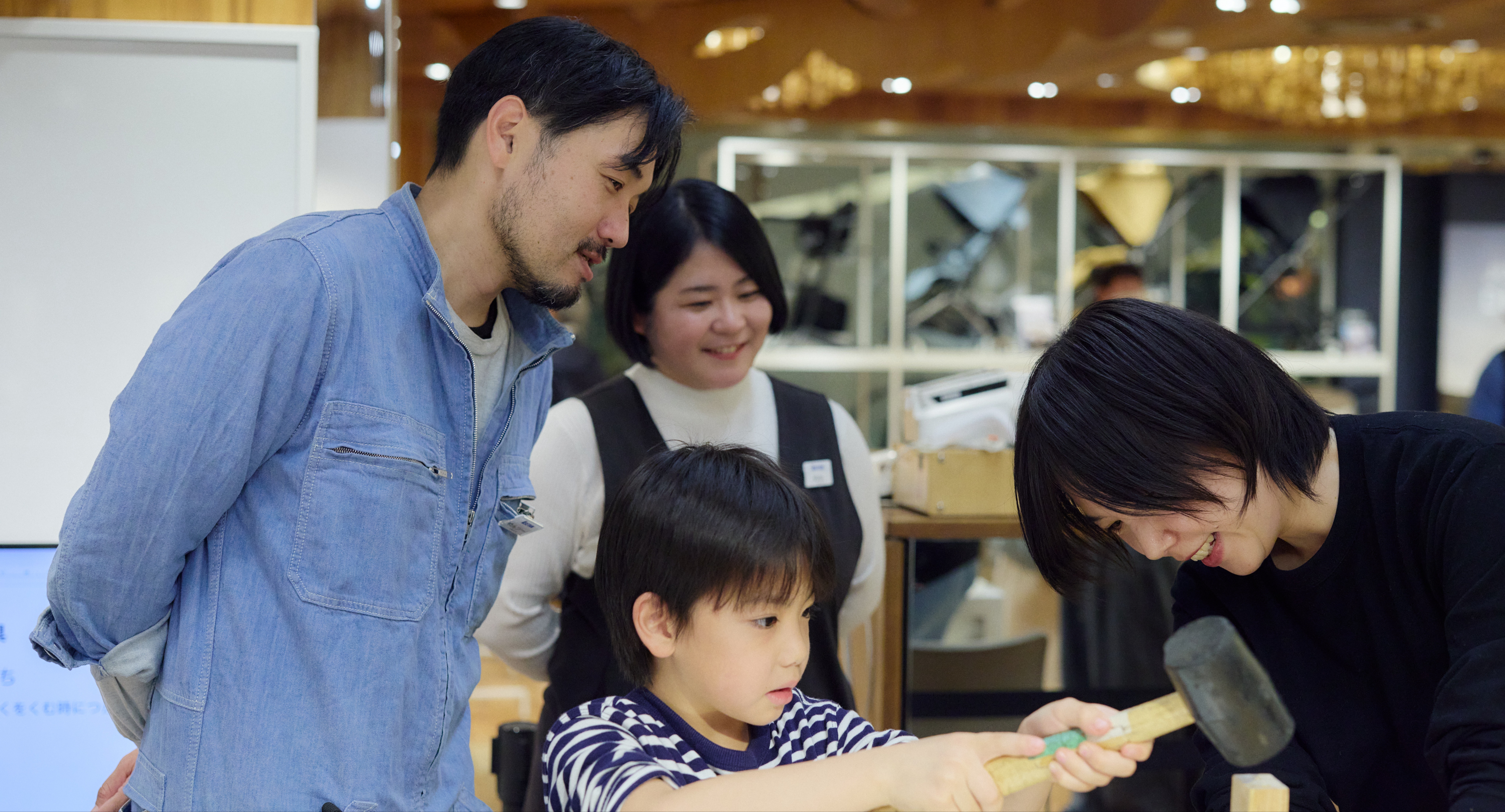 やんツー「親子でつくるアップサイクルアート」レポート。YBAの自由な