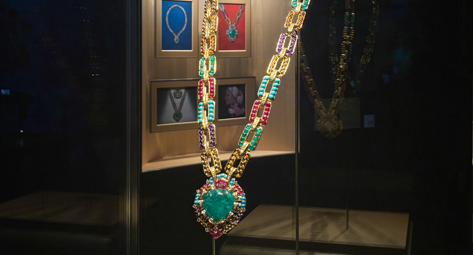 ブルガリ展　カレイドス 色彩・文化・技巧 BVLGARI KALEIDOS図録 ブルガリ カレイドス 色彩・文化・技巧 | 企画展 | 国立新美術館