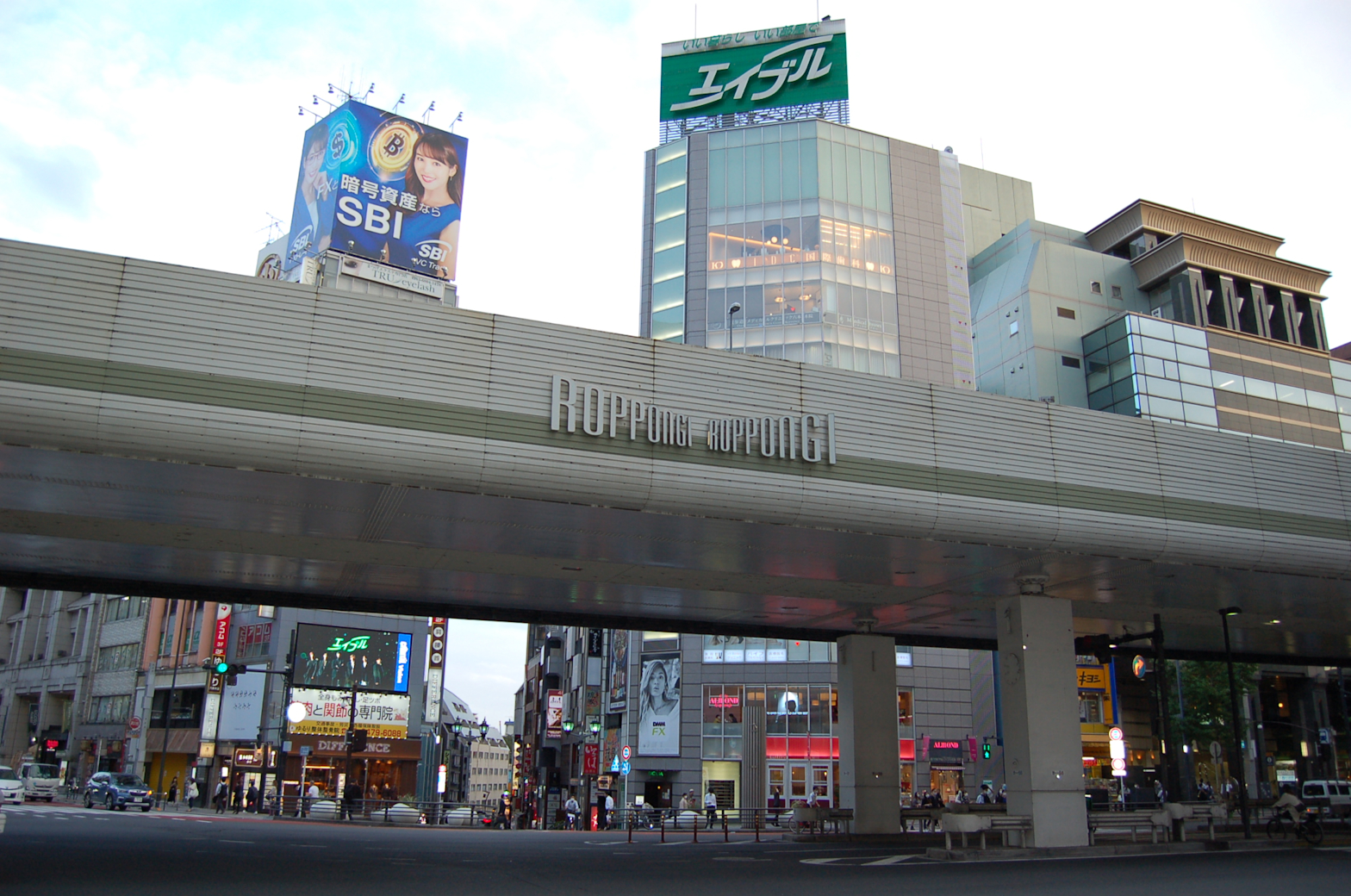 六本木、最新アートガイド。新たなアートの潮流を探しに10軒の