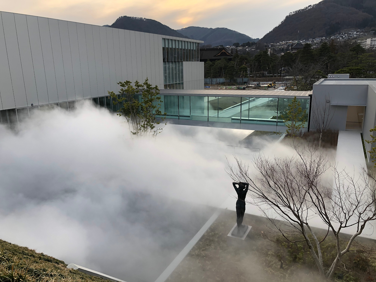 霧の抵抗 中谷芙二子展 霧の抵抗 中谷芙二子展 | 動く出版社 フィルムアート社