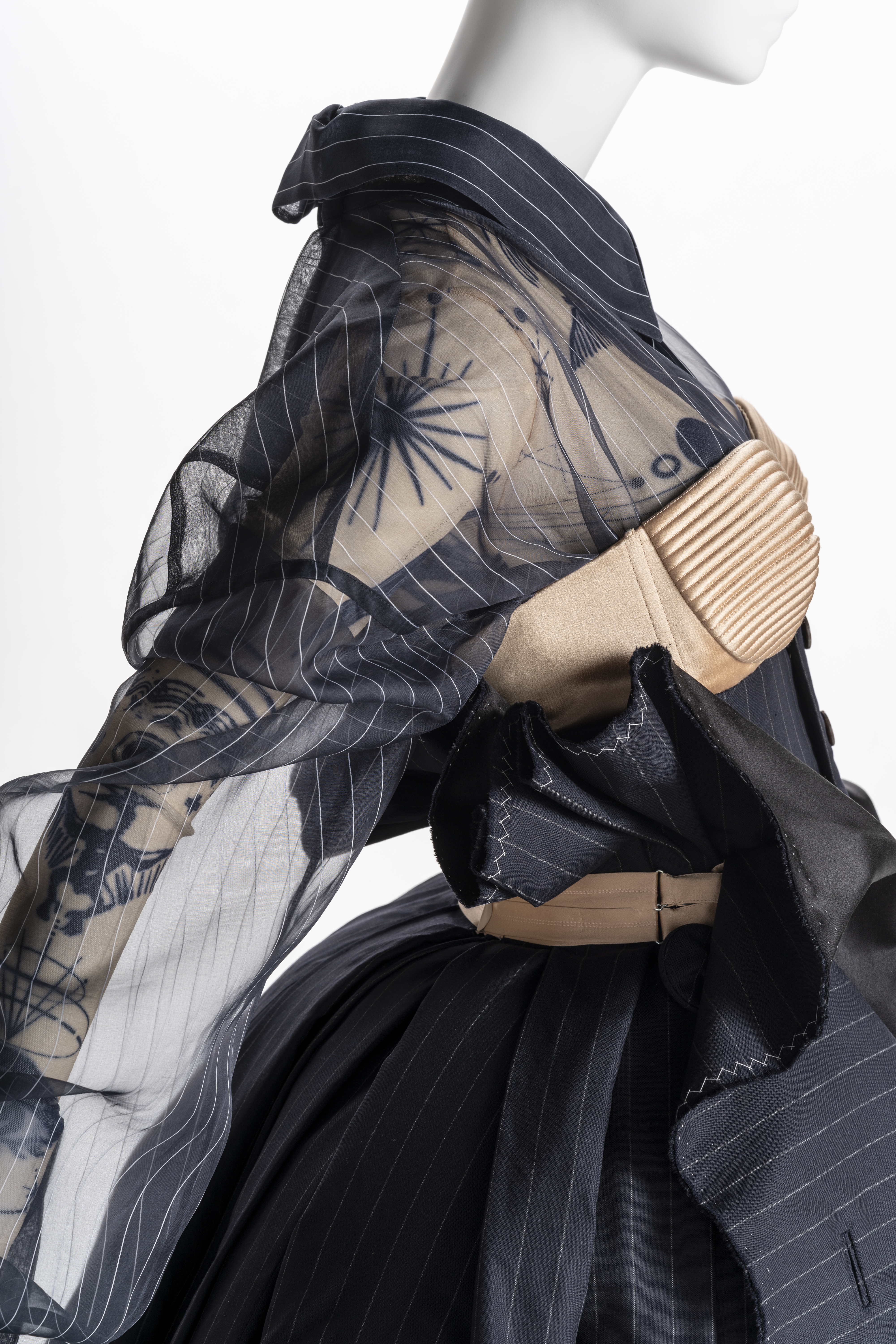 LOVE ファッションー私を着がえるとき」 （東京オペラシティ