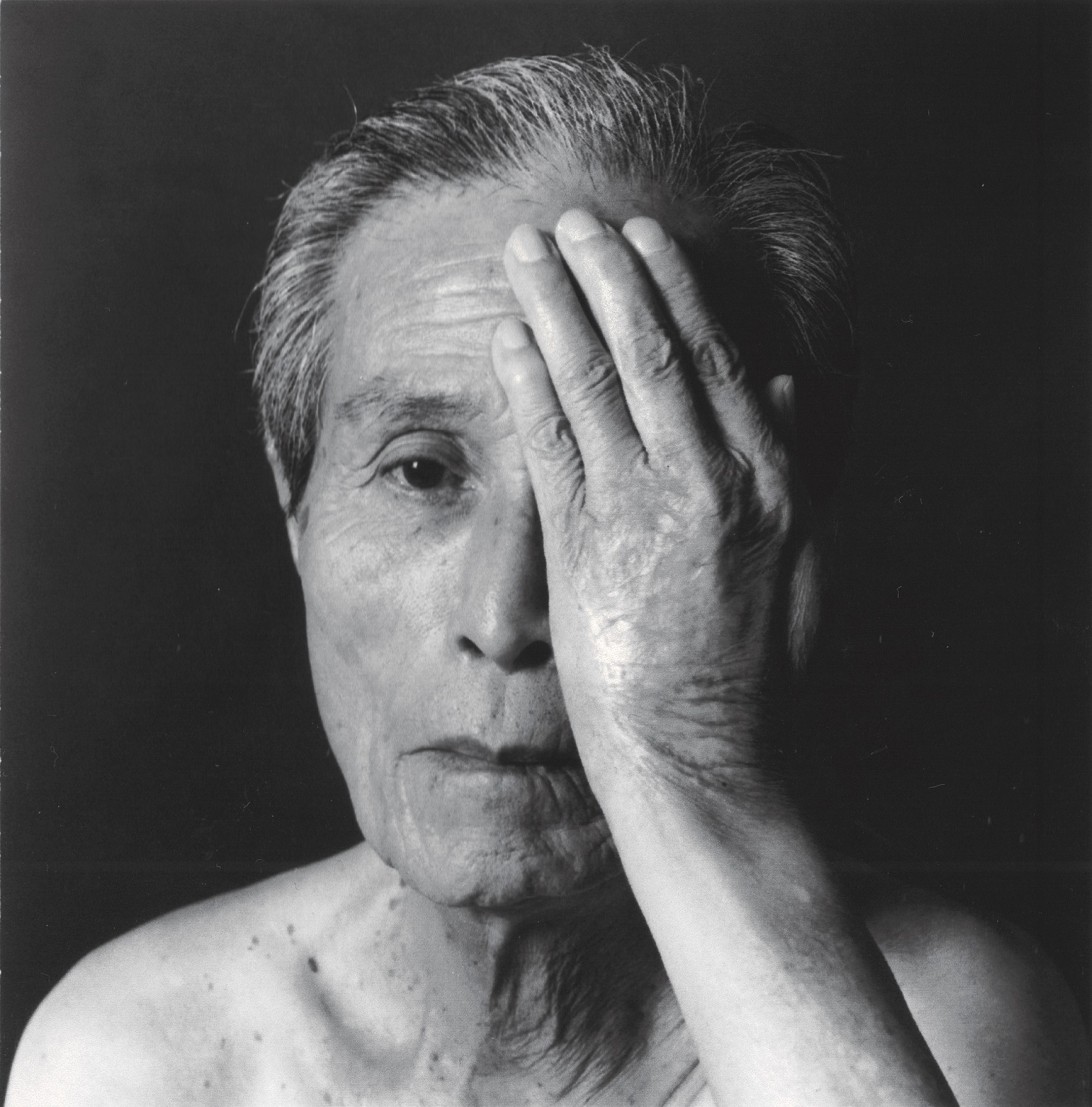 戦後80年 江成常夫写真展 沈黙の伝言」 （相模原市民ギャラリー