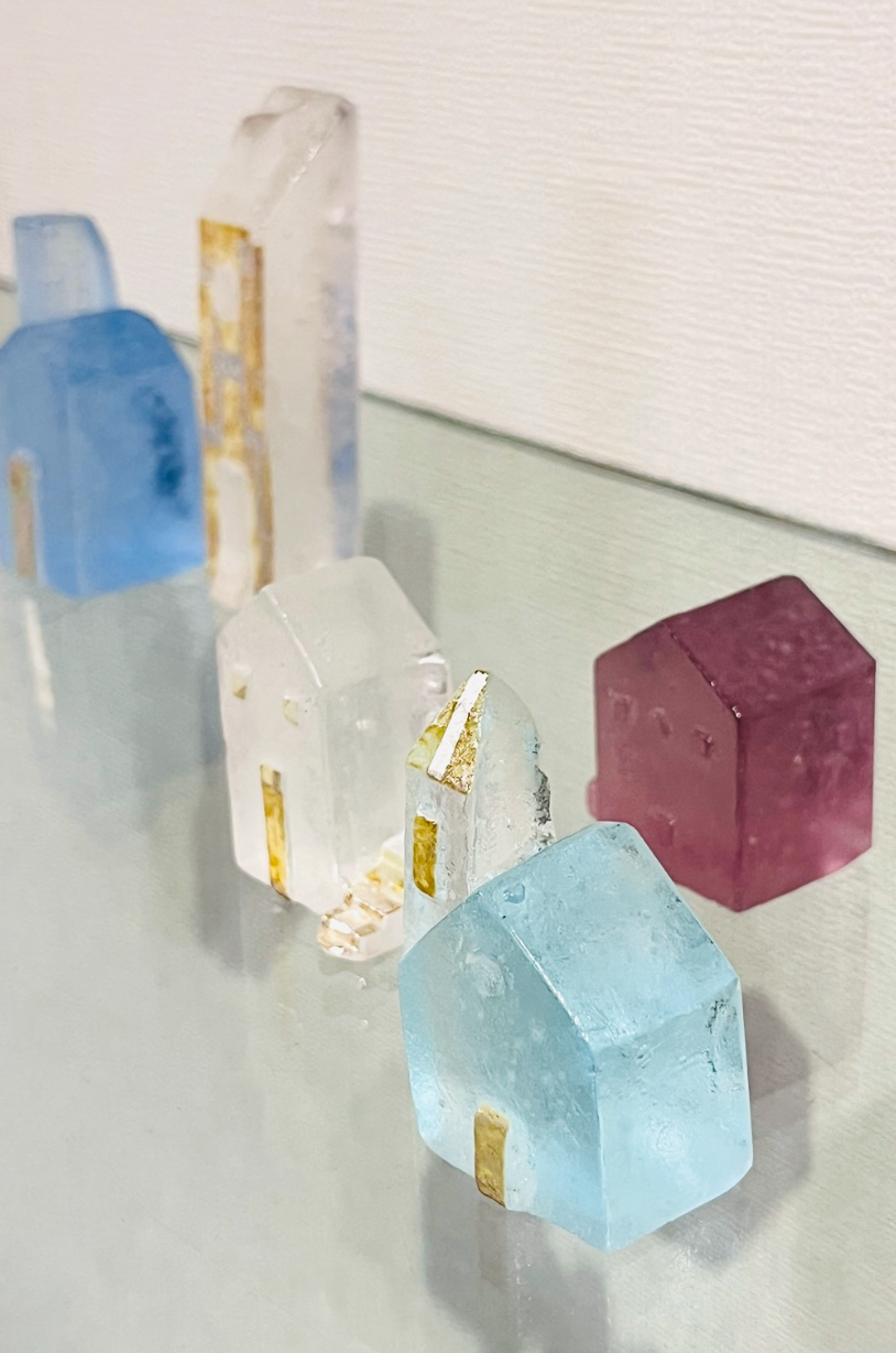 【まりも】ガラス作家　持永貞子さんのガラスの建物2点セット 持永貞子 「ガラス作品展」 （SAN-AI GALLERY + contemporary
