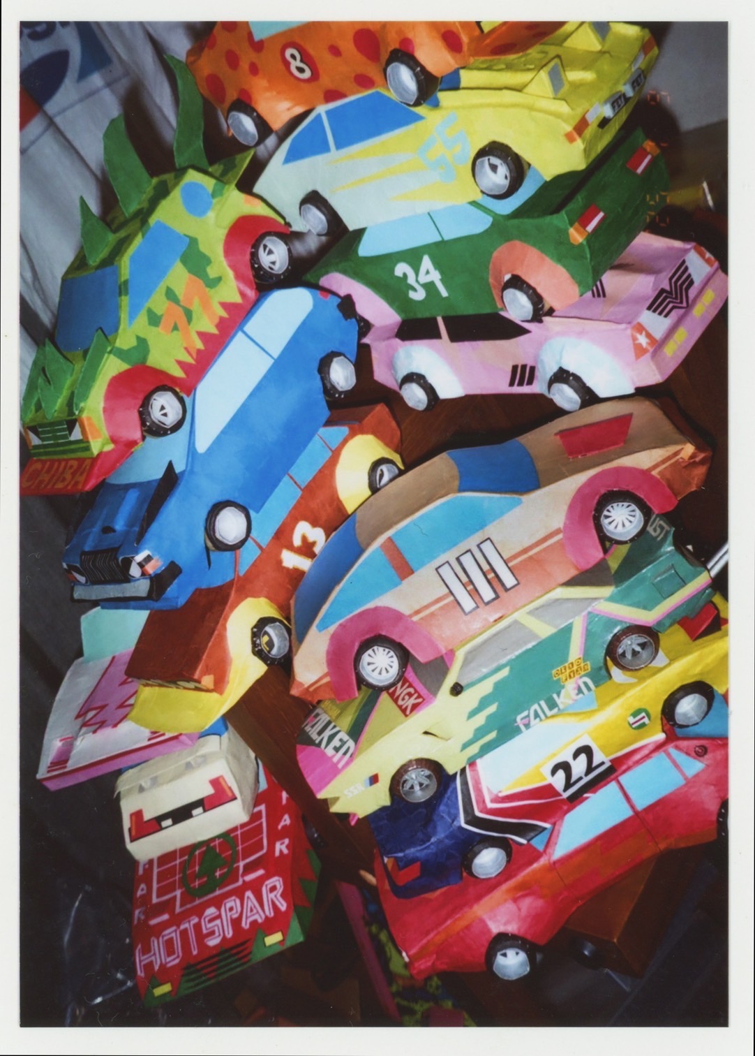 現代商業美術全集4 各種ショーウインドー装置集 World Wide 街道レーサー Exibition」 （Studio 4N east & west