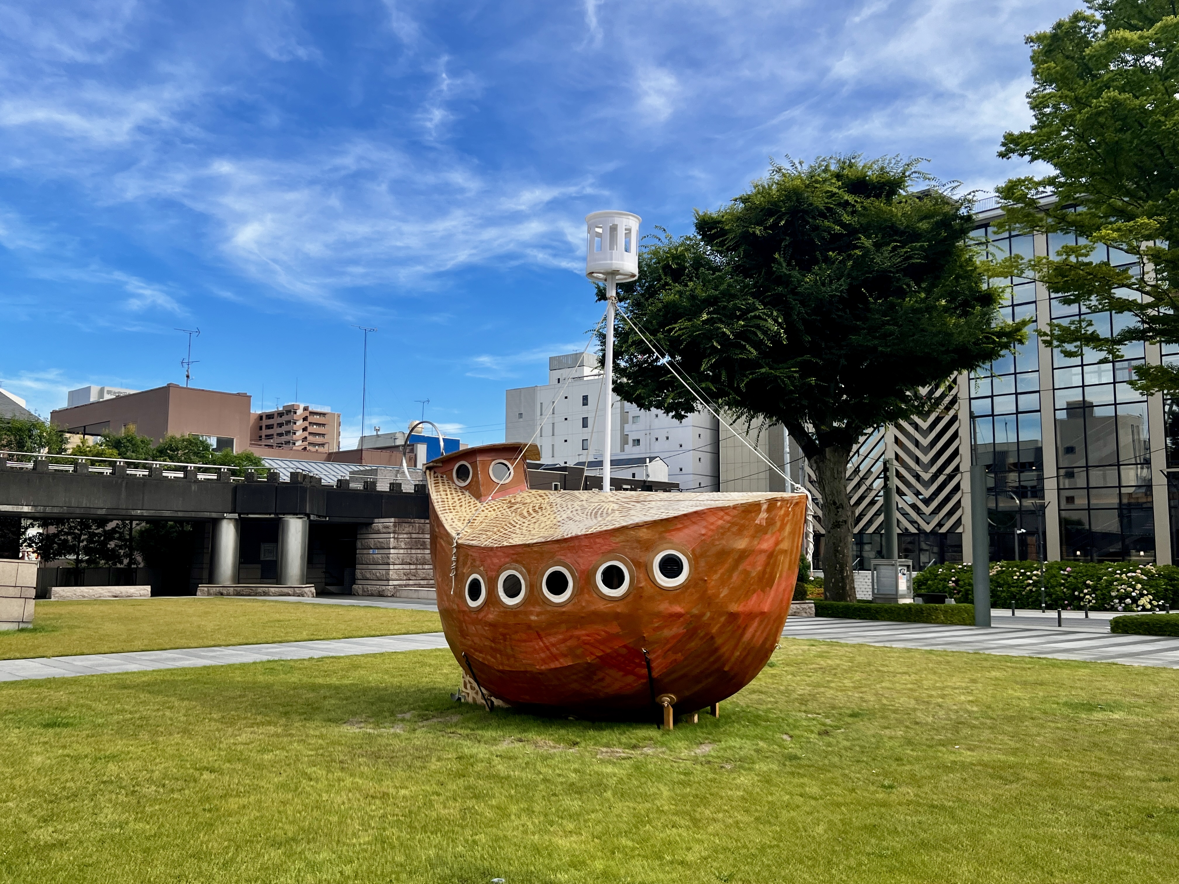 日比野克彦 ひとり橋の上に立ってから、だれかと舟で繰り出す