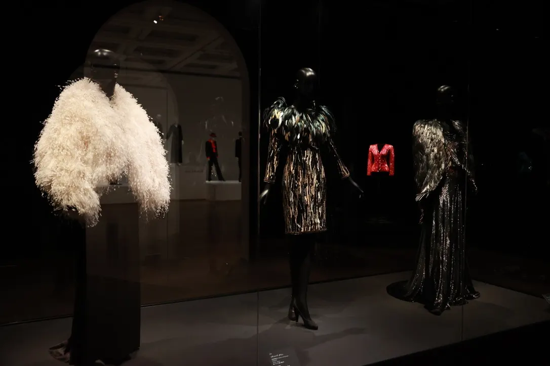 未開封 YSL CATWALK イヴサンローラン オートクチュール 女性のワードローブを変えたデザイナー。「イヴ・サンローラン展 時を