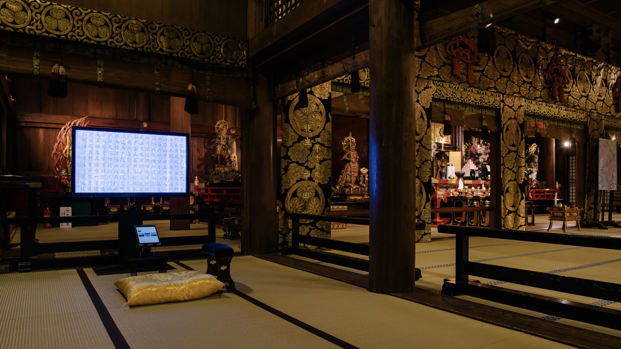鈴木理策 「Mirror Portrait 一隅を照らす」 （東叡山 寛永寺