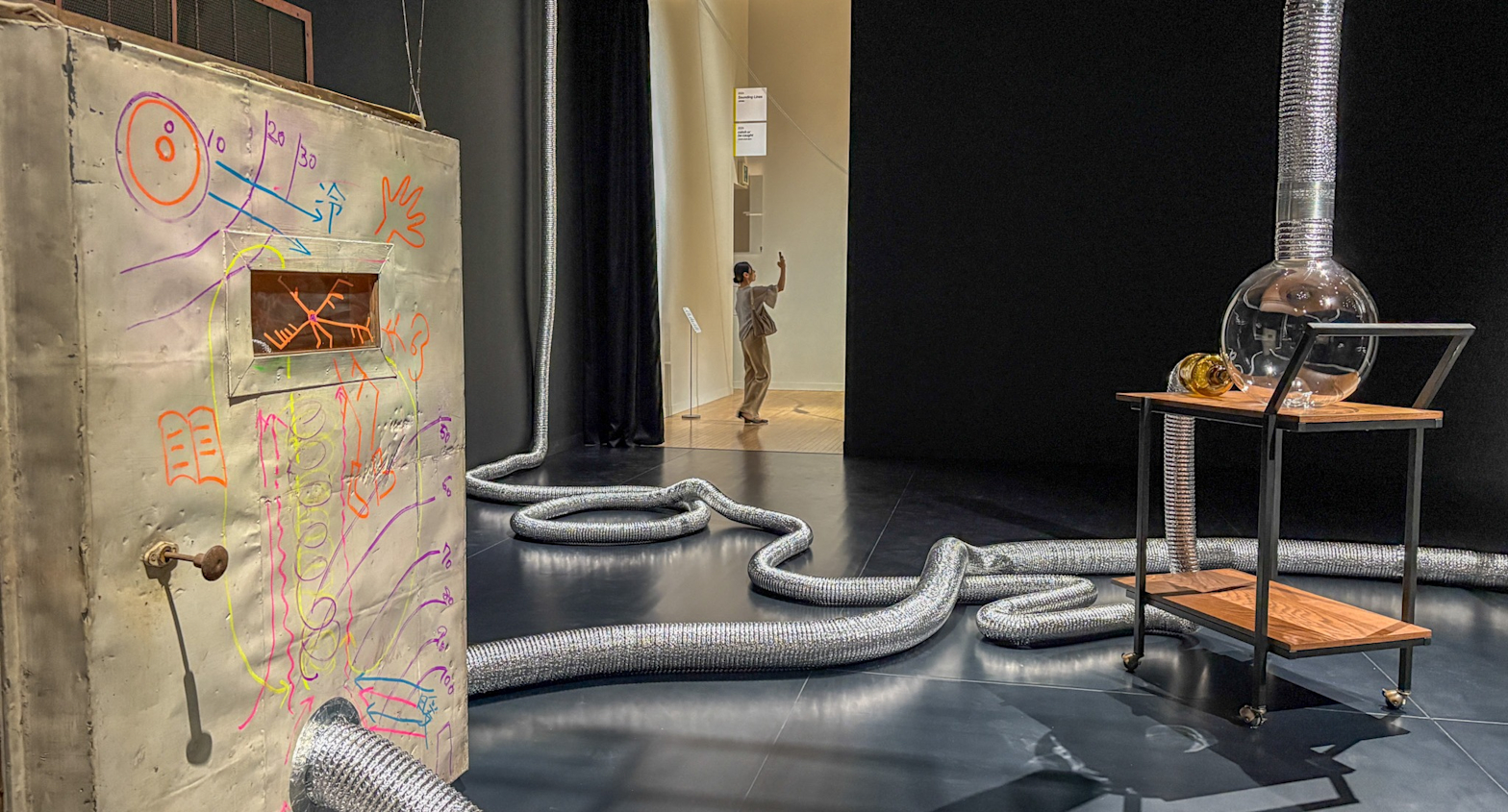 美術館でパフォーマンスをどう展示するか？ 「笹本晃 ラボラトリー