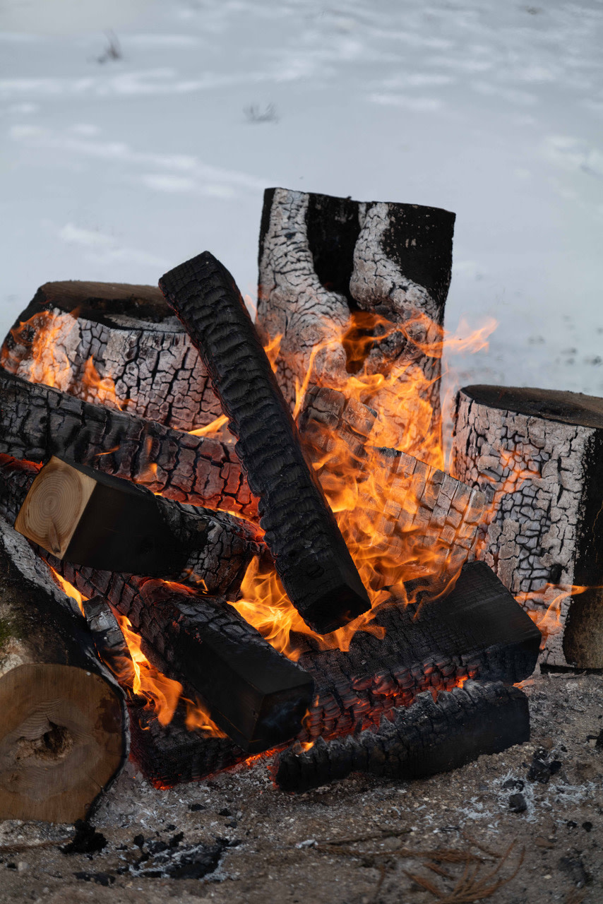 ほぼ未使用です。作りの良い中国の蓮池の絵柄の硯です ほぼ未使用です。作りの良い中国の蓮池の絵柄の硯です