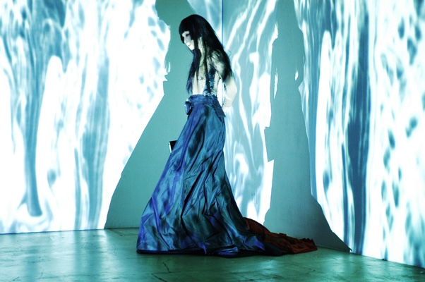 ❰ 山口小夜子 ❱シルバー波状デザインの帯 山口小夜子アンダーグラウンド -Live Edition- 」 （鴨川スーパー