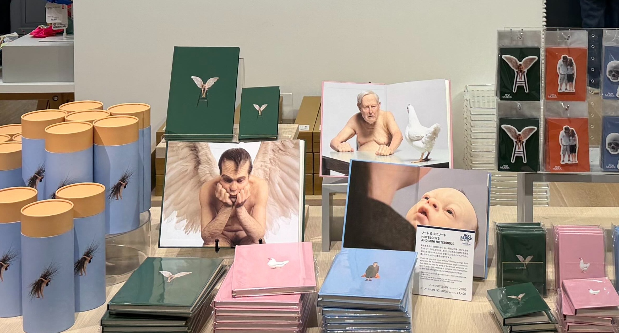 コレクター必見❗️Roamcouch名作①❗️ 美術館のグッズ】「ロン・ミュエク」展（森美術館）で見つけた、編集部