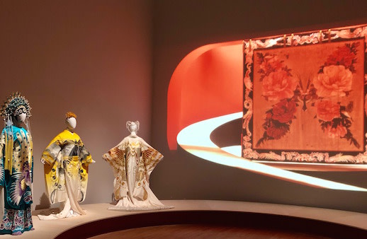 EIKO ON STAGE アートブック 石岡瑛子 | 展覧会 | 東京都現代美術館｜