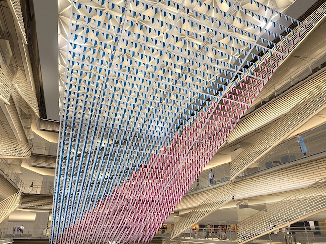 ダニエル・ビュレンの新作インスタレーションも！ GINZA SIX1周年