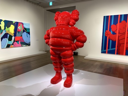 KAWS国内初の大規模個展：「KAWS TOKYO FIRST」が森アーツセンターギャラリーで開催中｜Tokyo Art Beat