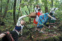 珍しいキノコ舞踊団「また、家まで歩いてく。」 （スパイラル