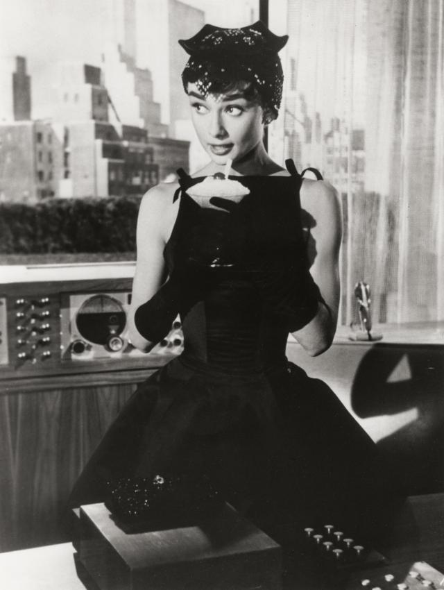 期間限定セール オードリーヘップバーン 美しい王道モノトーン展示物 Audrey Hepburn 売り尽くし価格 Huaf Edu Vn
