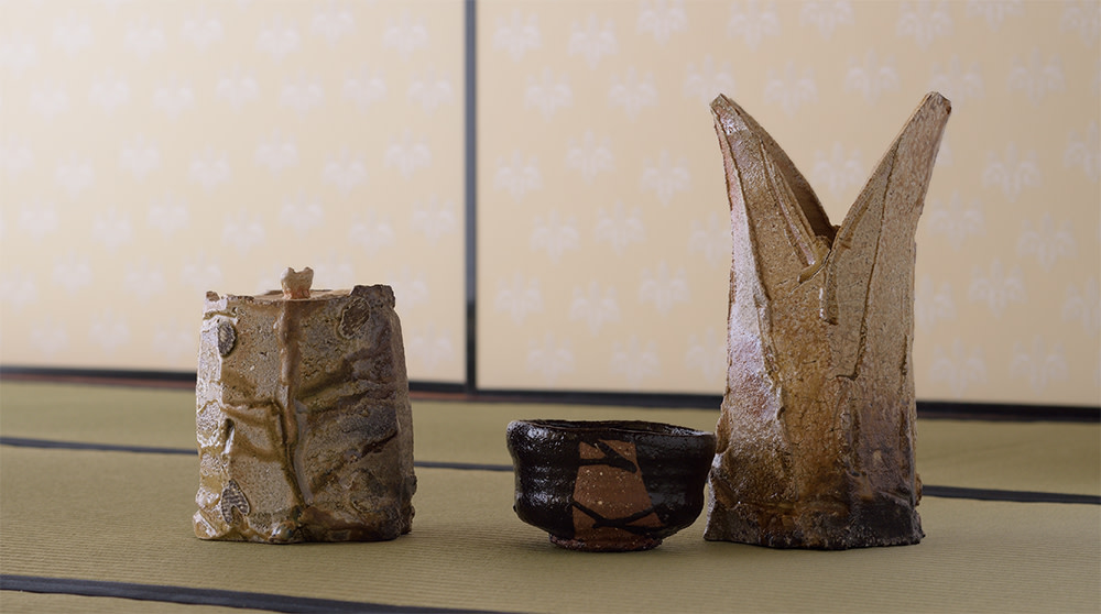 陶芸家 今千春 木火窯 大皿 和食器 一点物 アート 辻清明 食器 皿 信楽焼 今千春 「越後の信楽」 （柿傳ギャラリー） ｜Tokyo Art Beat