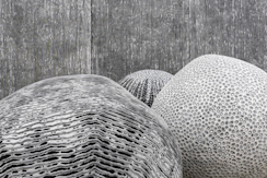 鈴木淳夫 「彫る絵画 – Monochrome –」 （TEZUKAYAMA GALLERY