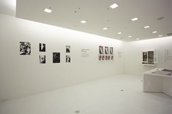東海林広太　パスザバトン　pass the baton 写真　額 PASS THE BATON OMOTESANDO｜Tokyo Art Beat