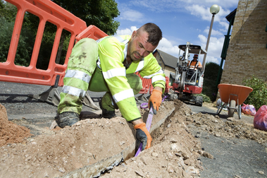 Man installing a fibre optic cable