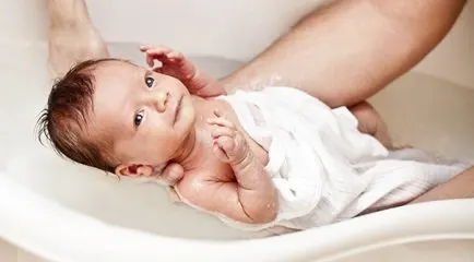 El primer baño del bebé - Consejos de higiene para padres primerizos