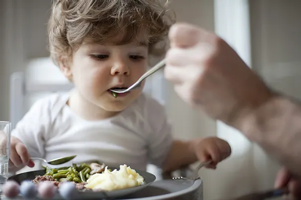 Tips para que los bébes prueben nuevos alimentos