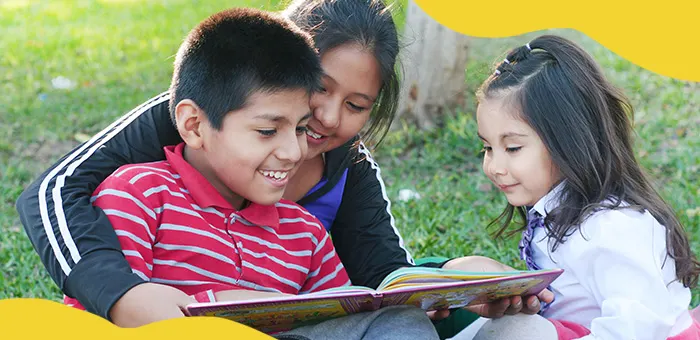 Niños viendo leyendas peruanas