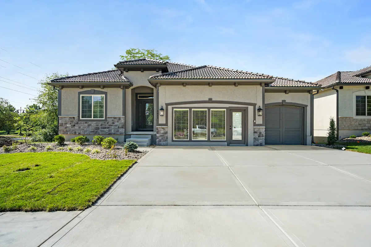 Clayton Home Building Group Summit Homes delivery Kansas City and