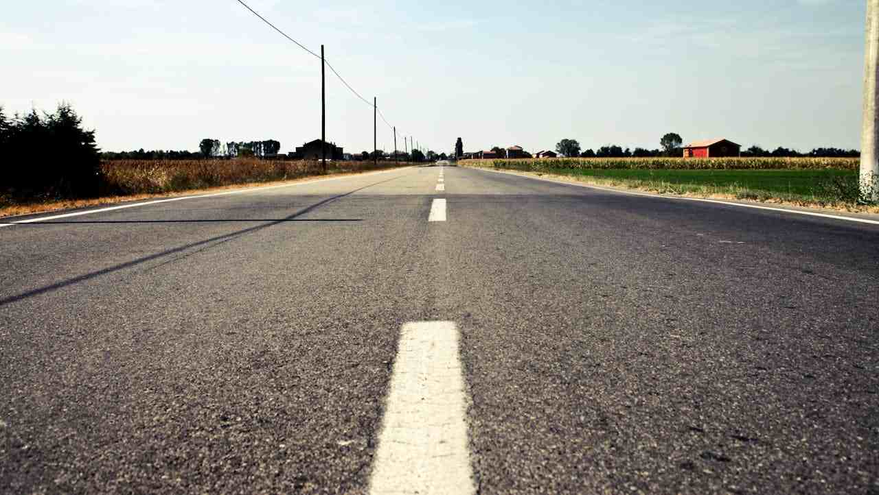 轉彎車與直行車的路權