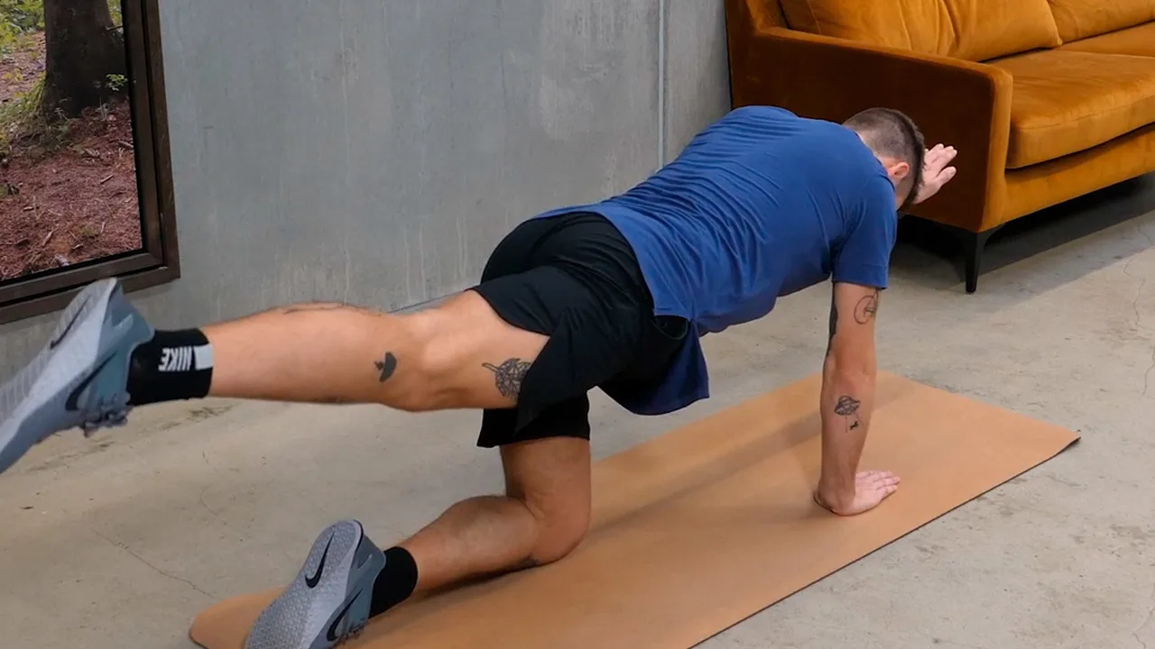 Kne diagonalt firepunkts løft bakfra