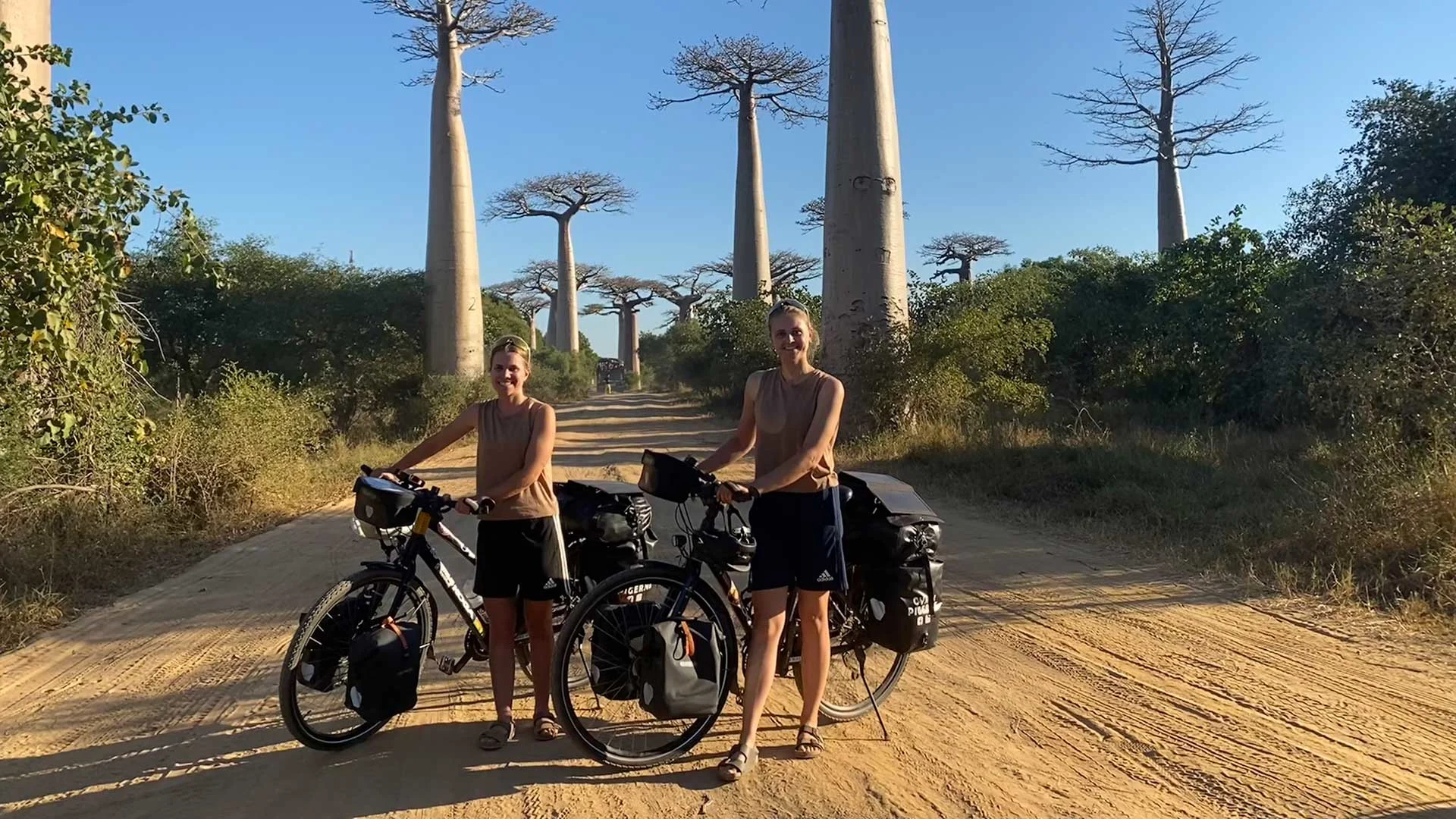 Sykkeljentene på nye eventyr i Afrika