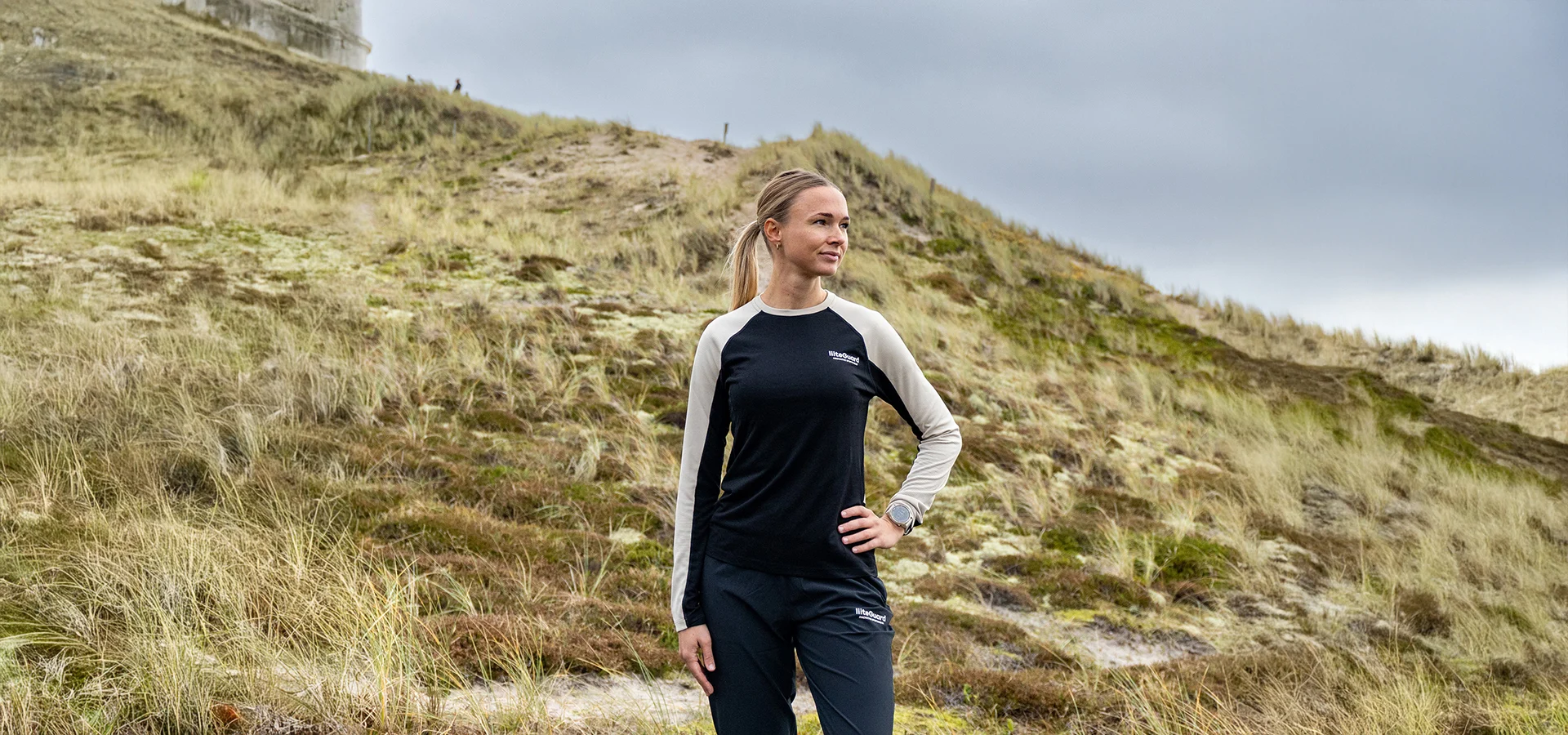 Topbillede - outdoor - kvinde i liiteguard i naturen