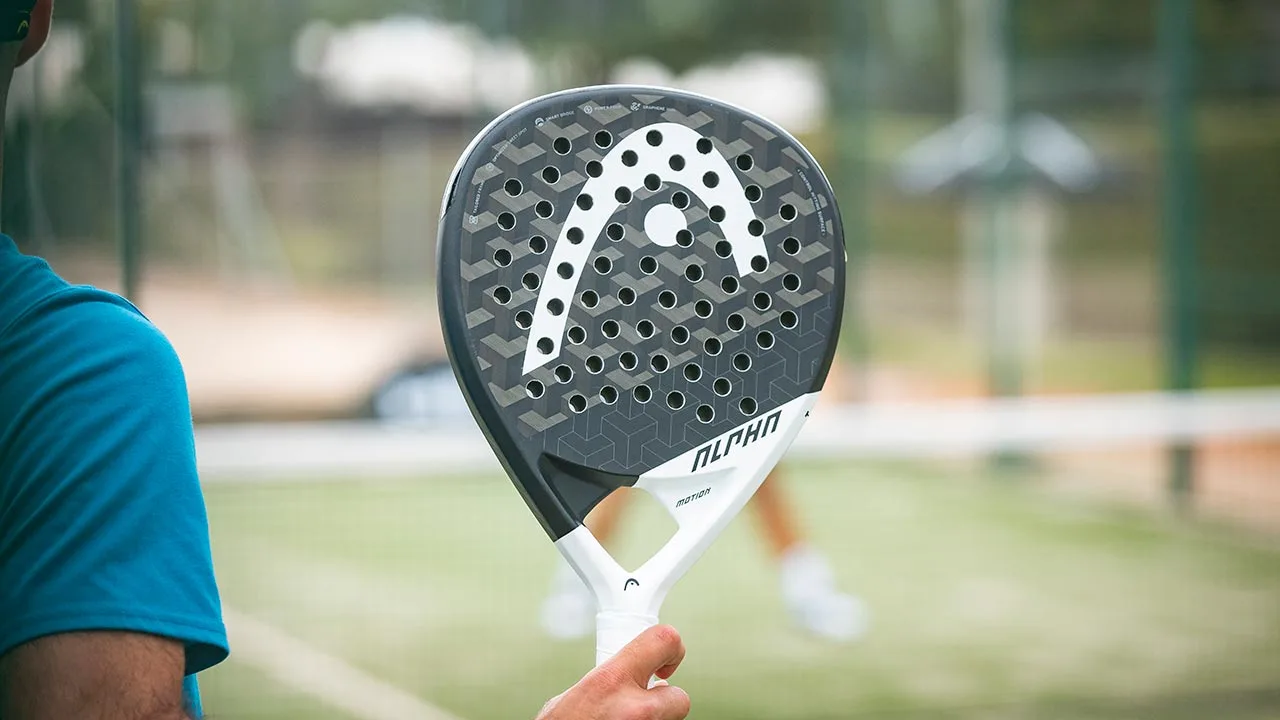 Slik velger du riktig padelracket