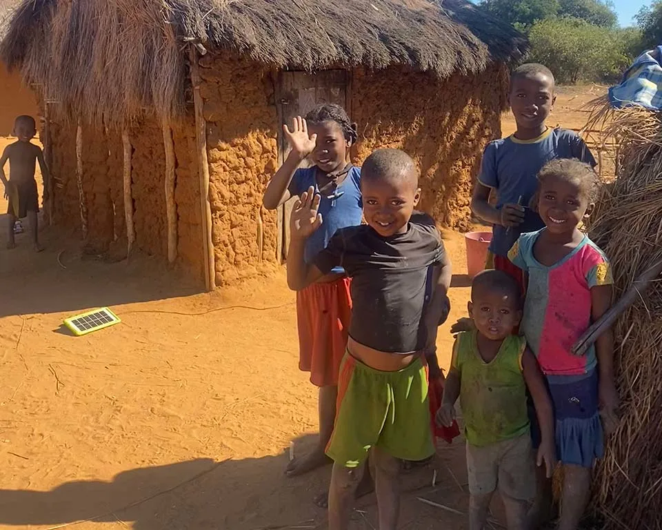 Afbeelding kinderen zwaaien