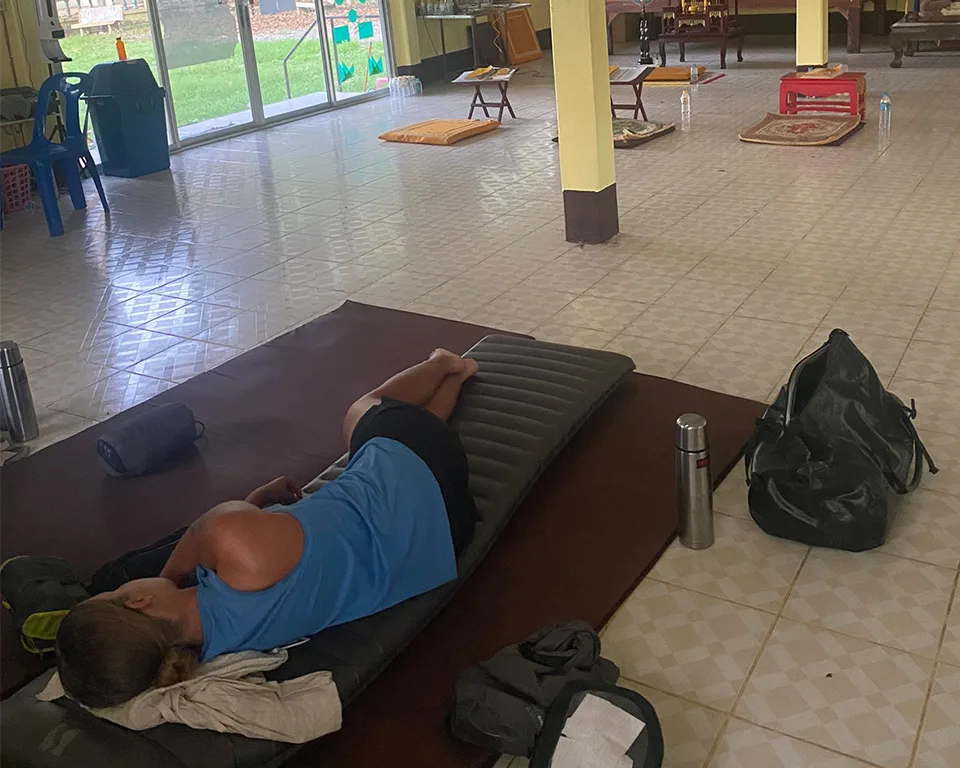 Fiets meisjes op matras