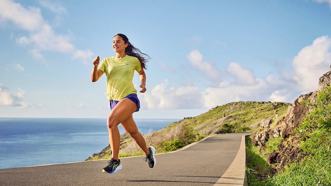 Asics GEL-Kayano 30 - hardlopen in de natuur met uitzicht op het water