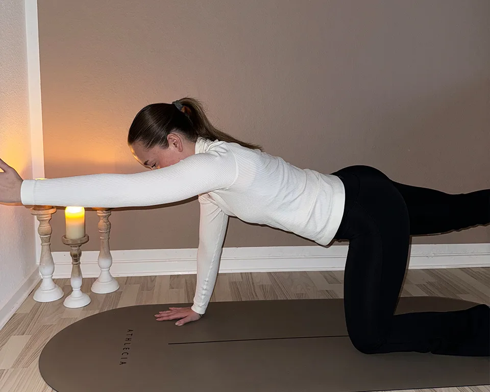 Billede 2 - træning - kvinde laver pilates